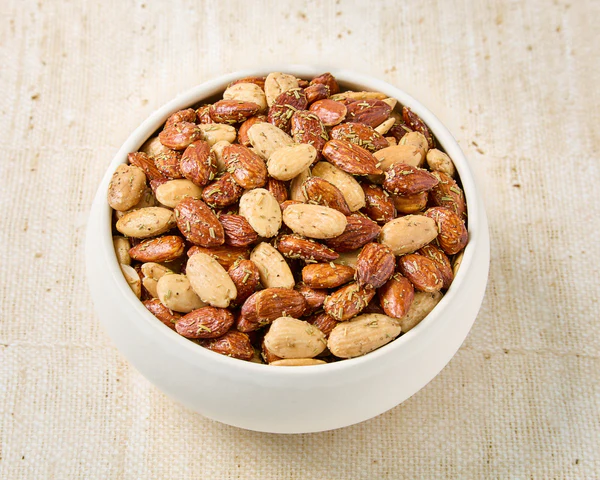 Almendra tostada romero y sal