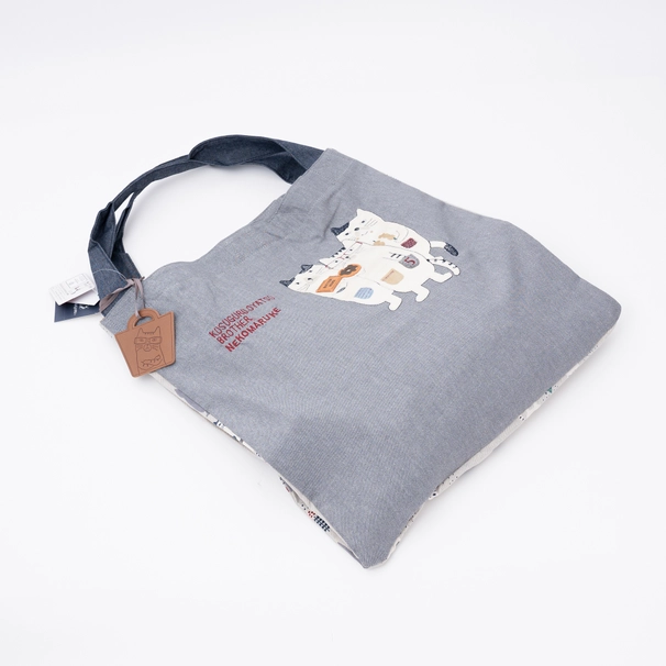Bolso Tote Grande Bordado Tres Gatos Gris "Kusuguru Japón" - Imagen 3