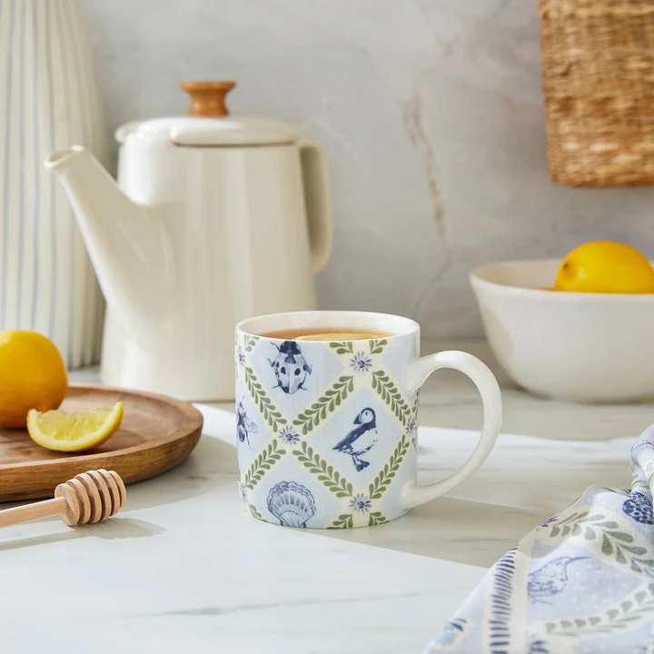 Taza de porcelana fina Coastal Treasures en color azul "ULSTER WEAVERS" - Imagen 4